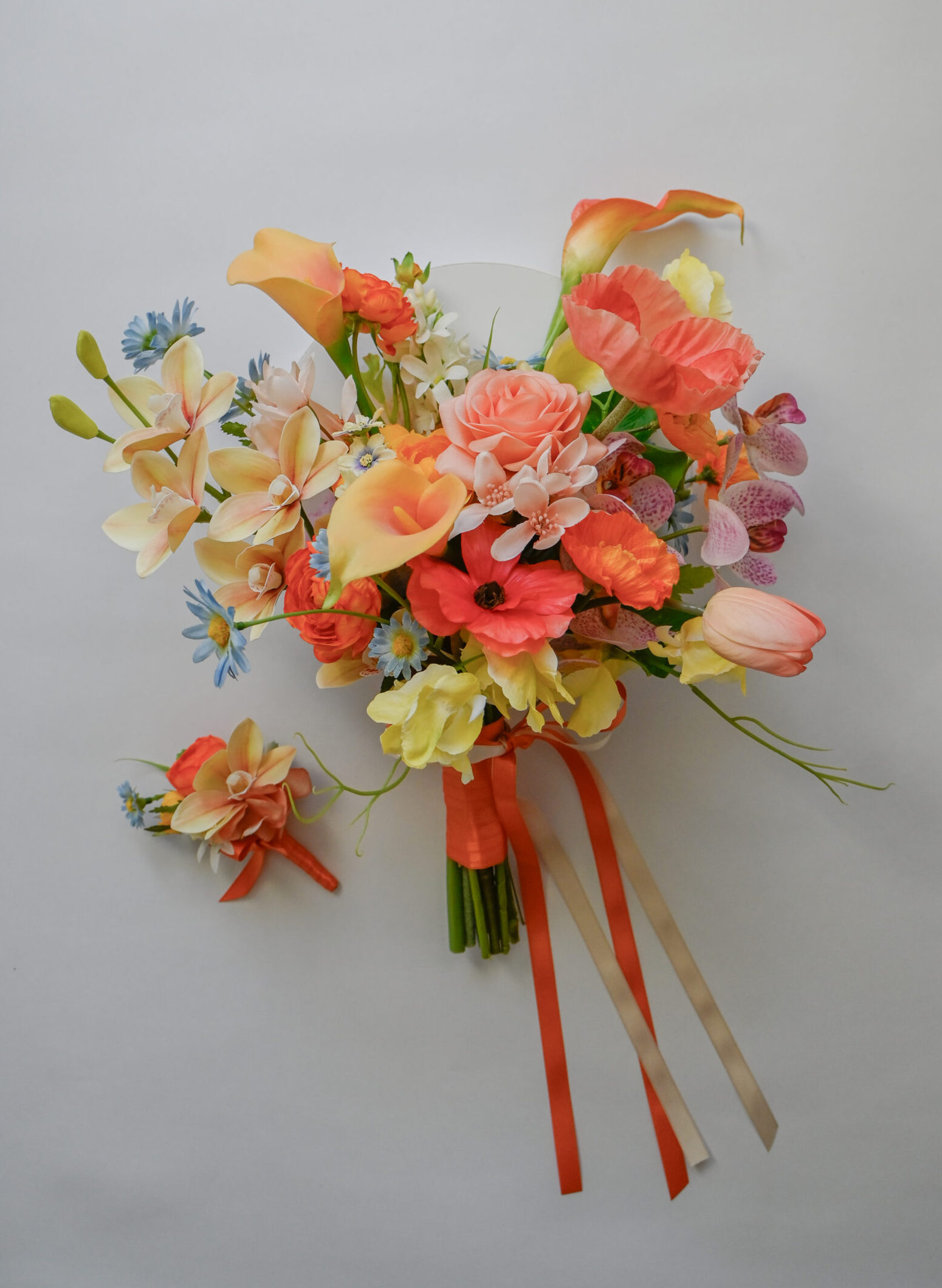 オレンジとイエローの造花ウェディングブーケ