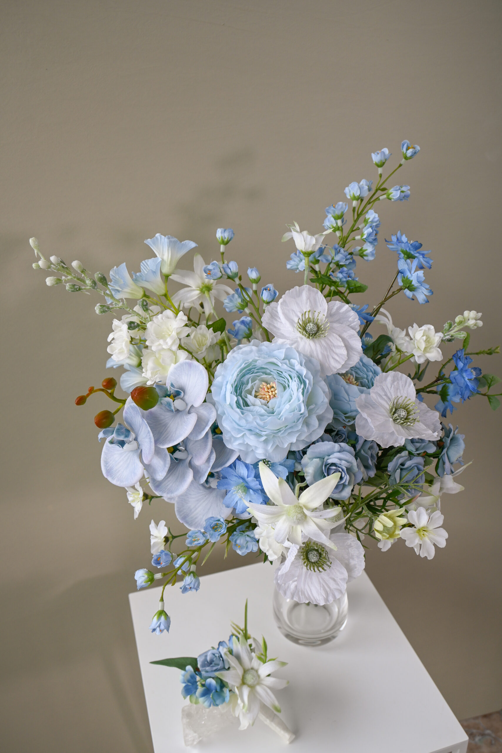 サムシングブルーの造花ブーケ